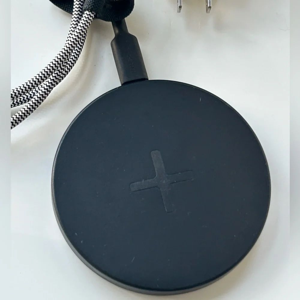 IKEA Black/White Wireless Charger & Cable Set with Adapter